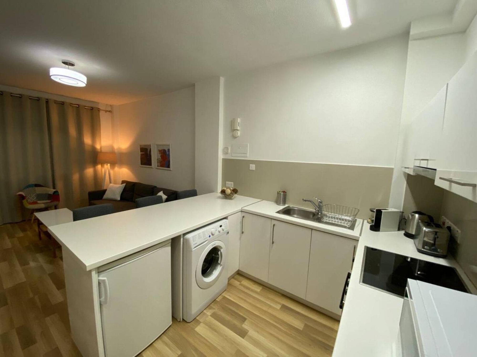 Seabreeze City Center Flats By Trulycyprus Limassol Eksteriør billede