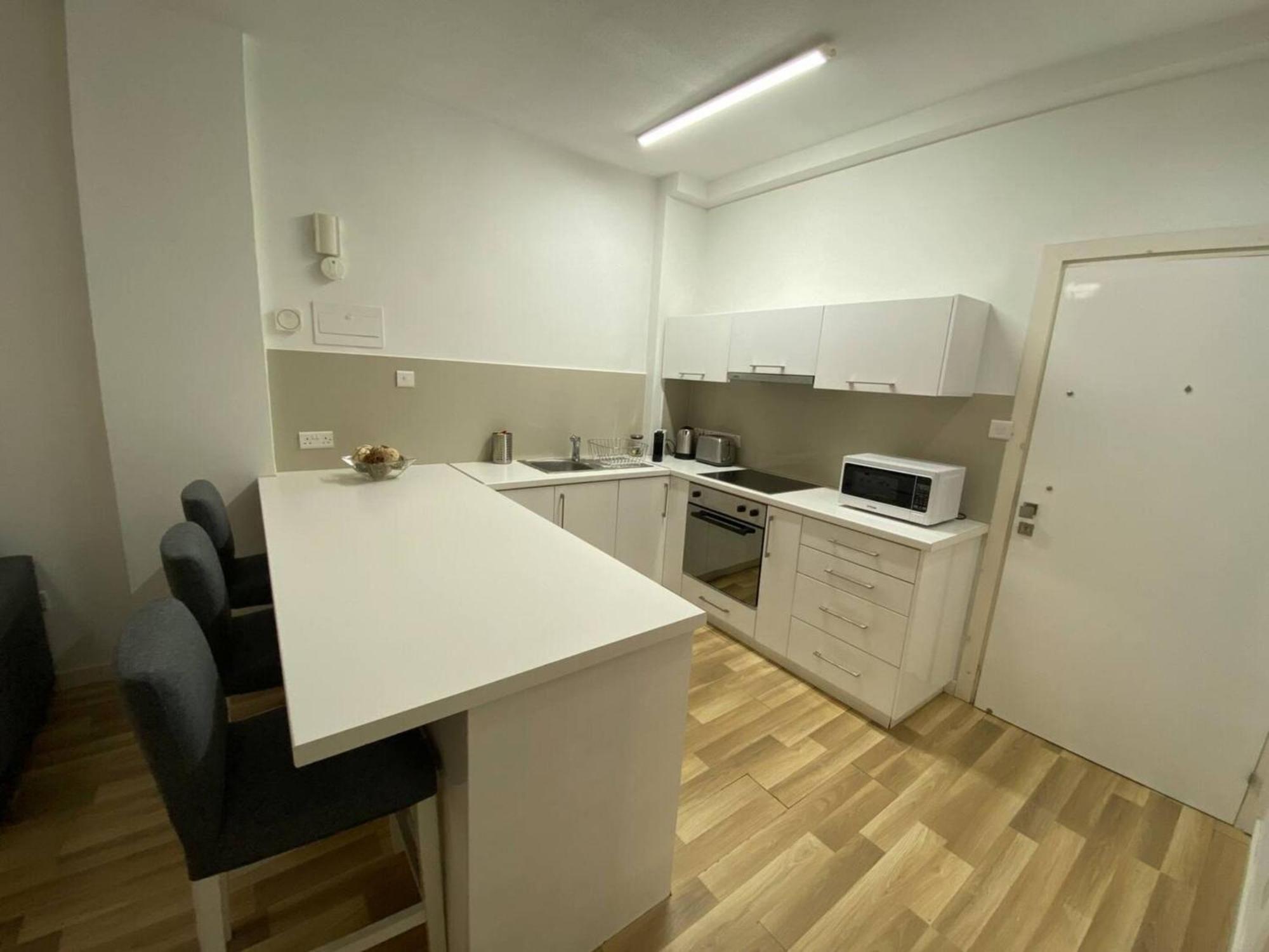 Seabreeze City Center Flats By Trulycyprus Limassol Eksteriør billede